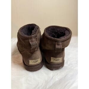 UGG Classic Short Boots Chocolate Brown Sheepskin Lined Womens Size 9